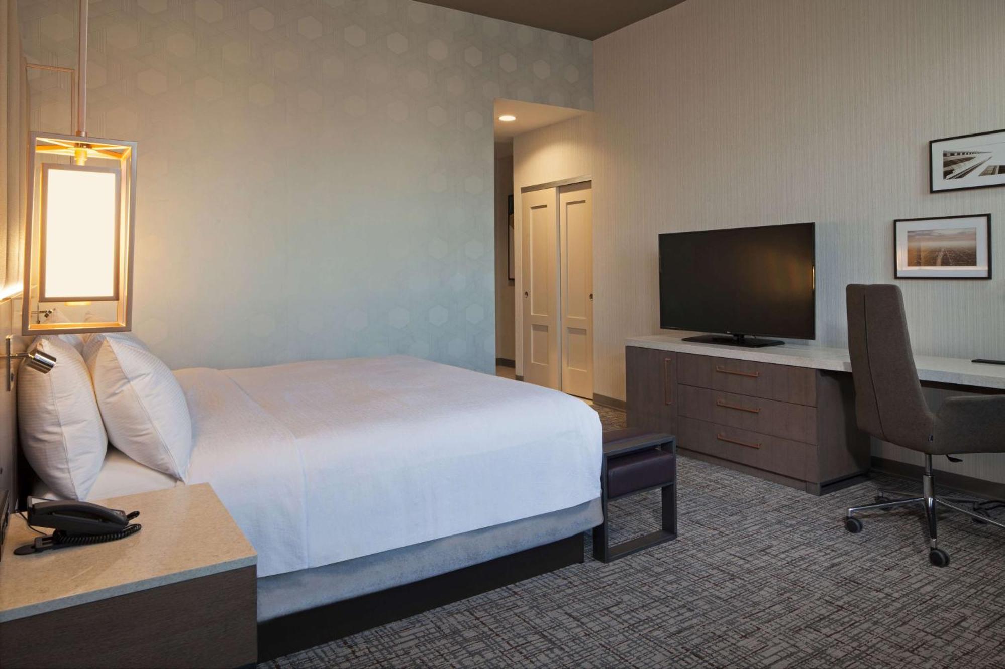 H Los Angeles, Curio Collection By Hilton Los Angeles