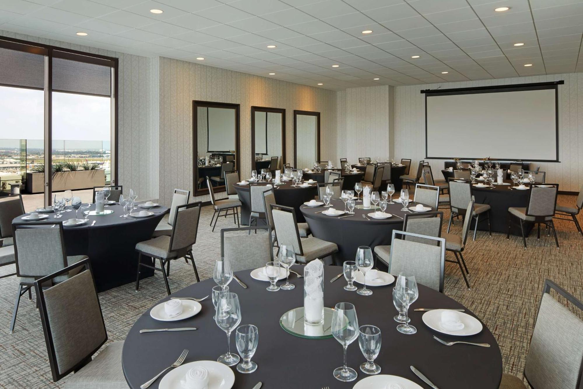 Hotel H Angeles, Curio Collection By Hilton