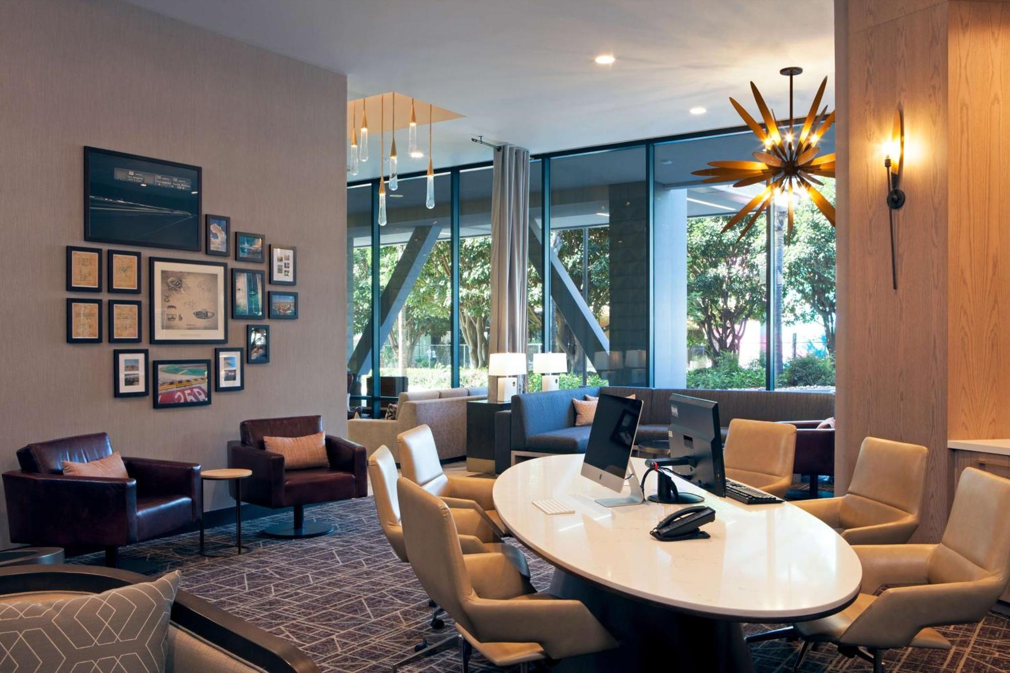 Hotel H Angeles, Curio Collection By Hilton