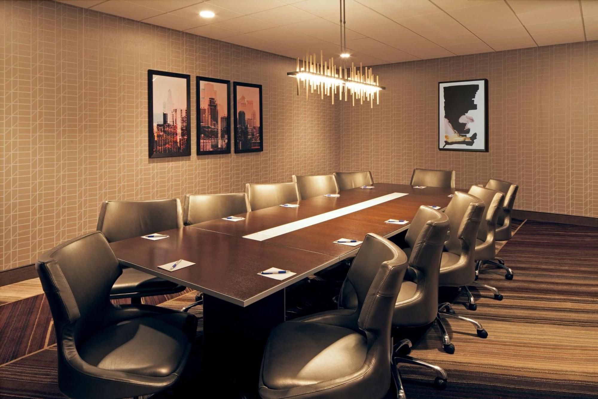 Hotel H Angeles, Curio Collection By Hilton