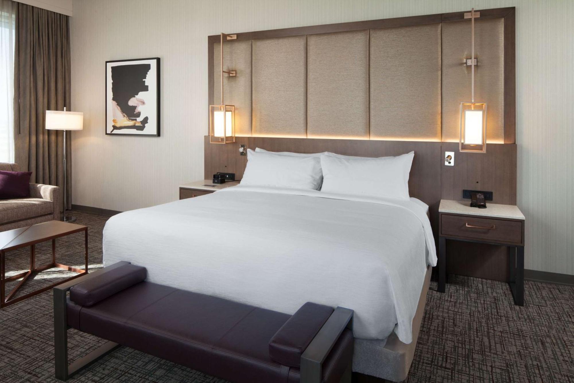 Hotel H Angeles, Curio Collection By Hilton