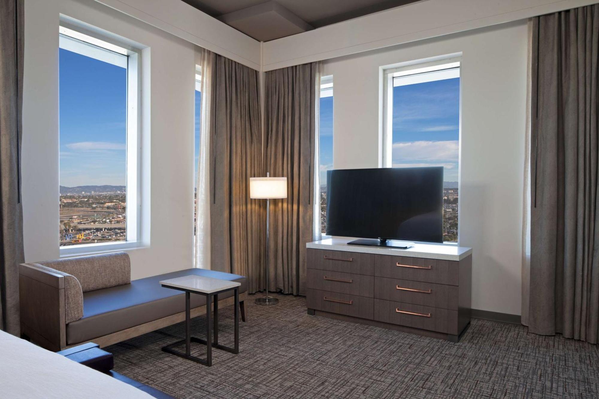 H Angeles, Curio Collection By Hilton 4*
