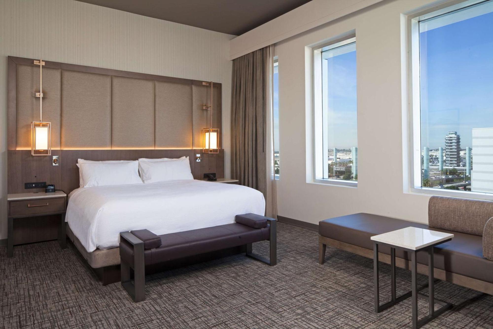 H Angeles, Curio Collection By Hilton 4*